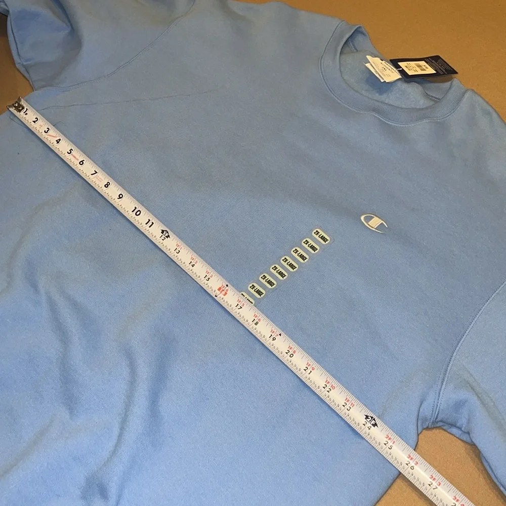 Champion Sweatshirt 🏀🏈⚾️🥎 - Picture 7 of 9